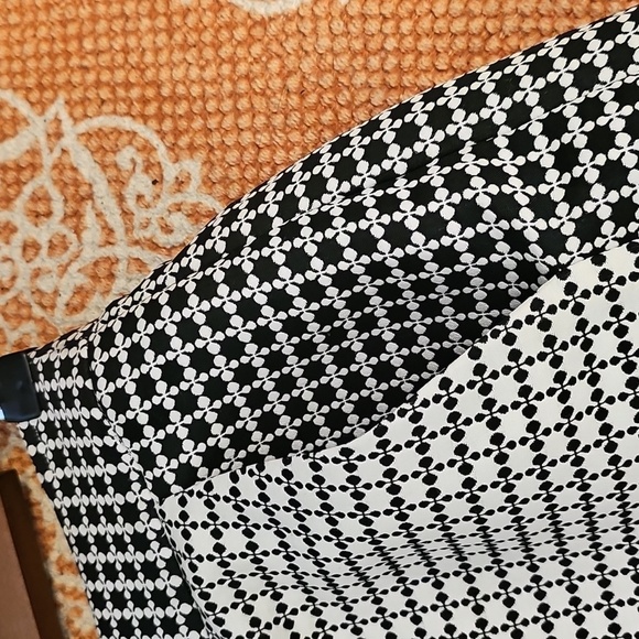 Banana Republic Monochrome Pencil Skirt - Picture 6 of 13